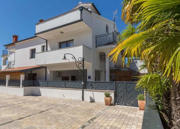 アパート In - Istrien 43008 ポレッチ